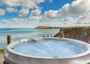 Superior Lodge 2 Pet - Fishguard Bay Resort, Fishguard,