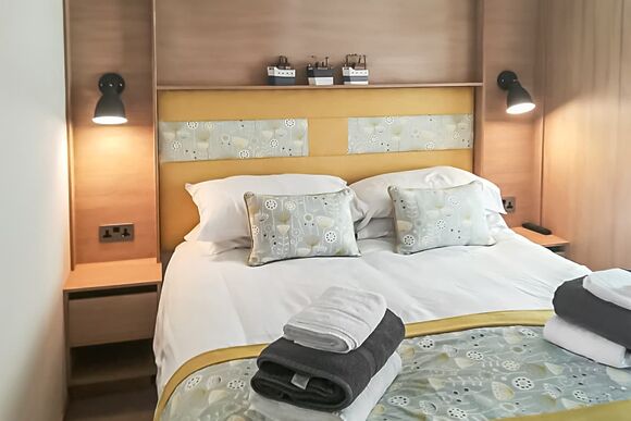 Bijou Lodge - Fishguard Bay Resort, Fishguard,