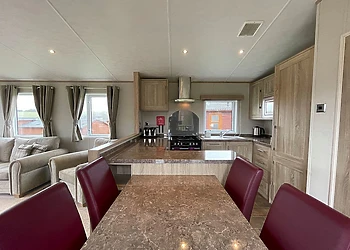 Superior Holiday Home Hot Tub 6 