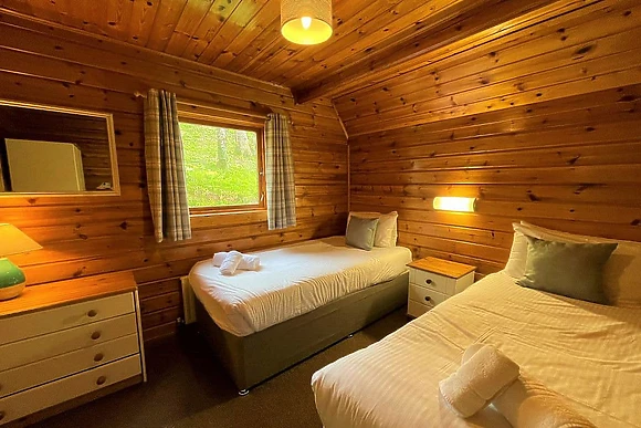 Traditional Woodland Lodge 6 