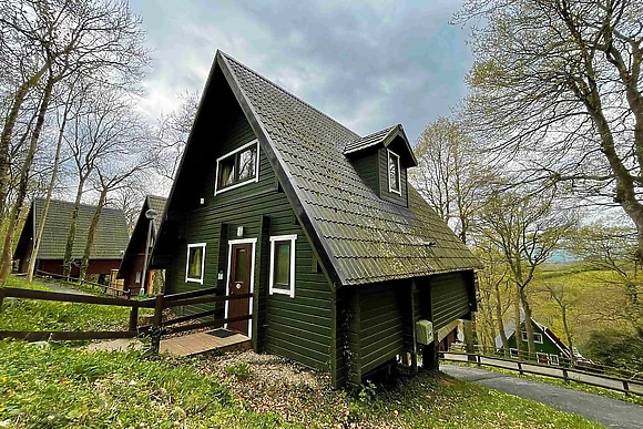 Traditional Woodland Lodge Hot Tub 6 