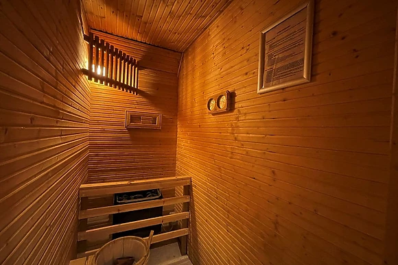 Traditional Woodland Lodge Hot Tub 6 