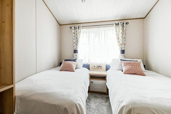 Abi Harrogate Lodge - Fir Trees, Chester