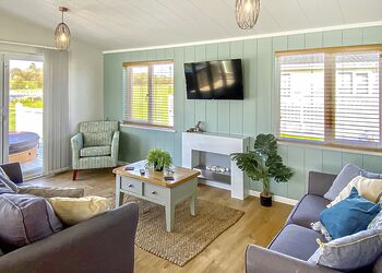 Hazel Lodge - Florence Springs Lakeside Lodges, St Florence, Tenby