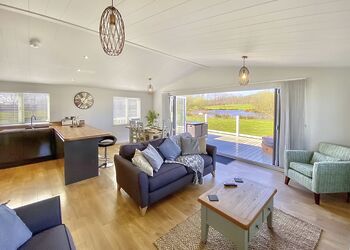 Hazel Lodge - Florence Springs Lakeside Lodges, St Florence, Tenby