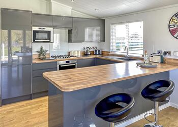 Hazel Lodge - Florence Springs Lakeside Lodges, St Florence, Tenby