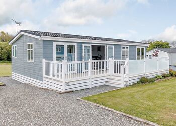 Beech Lodge - Florence Springs Lakeside Lodges, St Florence, Tenby