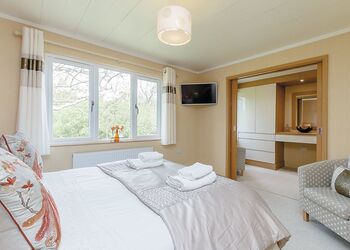 Silver Birch - Florence Springs Lakeside Lodges, St Florence, Tenby