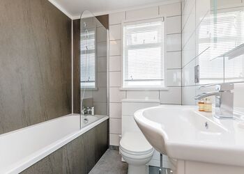 Willow Lodge - Florence Springs Lakeside Lodges, St Florence, Tenby