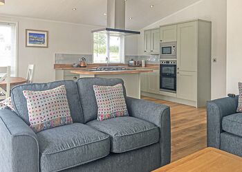 Elm Lodge - Florence Springs Lakeside Lodges, St Florence, Tenby