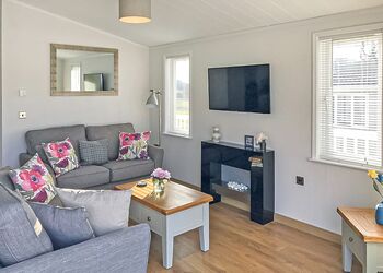 Holly Lodge - Florence Springs Lakeside Lodges, St Florence, Tenby