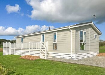 Juniper Lodge - Florence Springs Lakeside Lodges, St Florence, Tenby