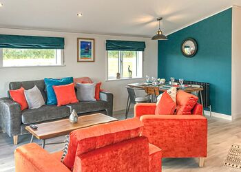 Juniper Lodge - Florence Springs Lakeside Lodges, St Florence, Tenby