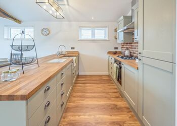 Chestnut Lodge - Florence Springs Lakeside Lodges, St Florence, Tenby