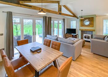 Bluebell Lodge - Florence Springs Lakeside Lodges, St Florence, Tenby