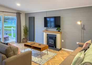 Walnut Lodge - Florence Springs Lakeside Lodges, St Florence, Tenby