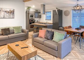 Walnut Lodge - Florence Springs Lakeside Lodges, St Florence, Tenby