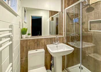 Walnut Lodge - Florence Springs Lakeside Lodges, St Florence, Tenby