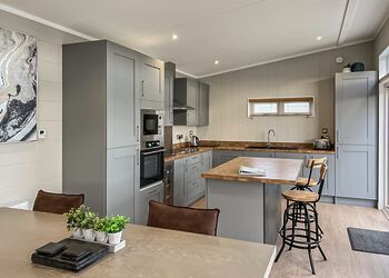 Adventure Lodge - Florence Springs Lakeside Lodges, St Florence, Tenby