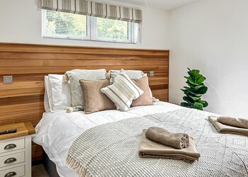 Superior Lakeside 3 - Florence Springs Lakeside Lodges, St Florence, Tenby