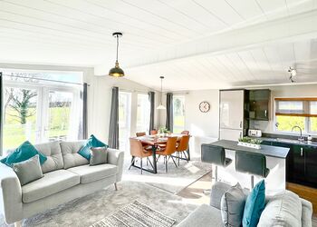 Monterey Lodge - Florence Springs Lakeside Lodges, St Florence, Tenby