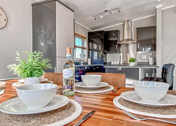 Monterey Lodge - Florence Springs Lakeside Lodges, St Florence, Tenby