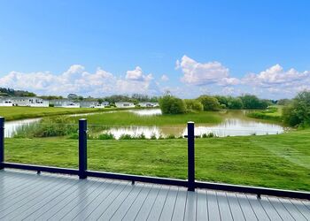 Entertainment Lakeside 2 - Florence Springs Lakeside Lodges, St Florence, Tenby