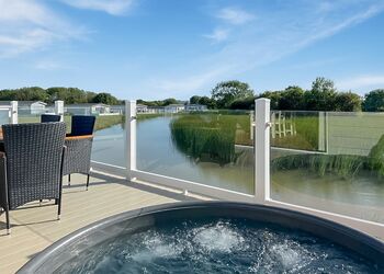 Superior Lakeside 3 (Pet) - Florence Springs Lakeside Lodges, St Florence, Tenby