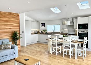 Superior Adventure Lodge - Florence Springs Lakeside Lodges, St Florence, Tenby