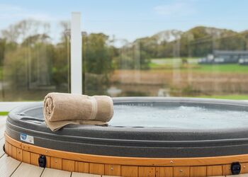 The Wellness Lodge - Florence Springs Lakeside Lodges, St Florence, Tenby