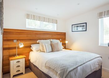 The Wellness Lodge - Florence Springs Lakeside Lodges, St Florence, Tenby