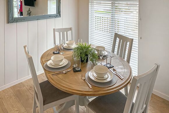 Beech Lodge - Florence Springs Lakeside Lodges, St Florence, Tenby