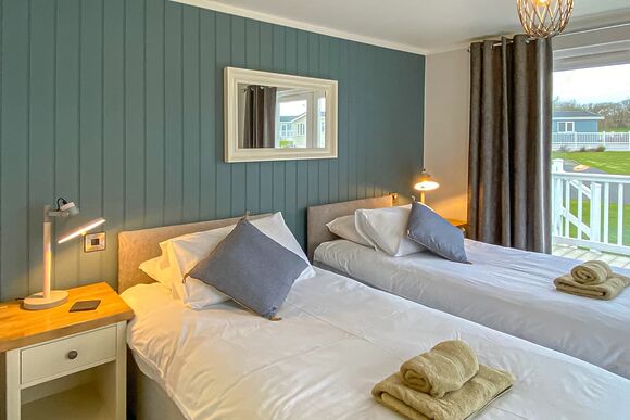 Beech Lodge - Florence Springs Lakeside Lodges, St Florence, Tenby