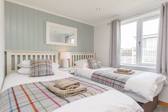 Willow Lodge - Florence Springs Lakeside Lodges, St Florence, Tenby