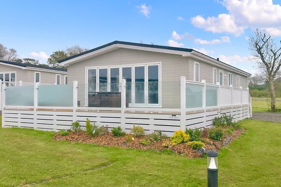 Elm Lodge - Florence Springs Lakeside Lodges, St Florence, Tenby