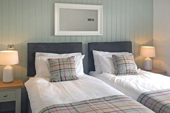 Elm Lodge - Florence Springs Lakeside Lodges, St Florence, Tenby