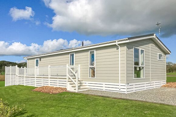 Juniper Lodge - Florence Springs Lakeside Lodges, St Florence, Tenby