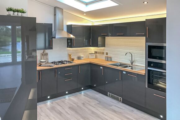 Juniper Lodge - Florence Springs Lakeside Lodges, St Florence, Tenby