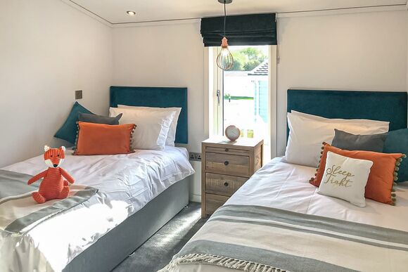 Juniper Lodge - Florence Springs Lakeside Lodges, St Florence, Tenby