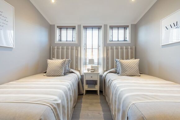 Camellia Lodge - Florence Springs Lakeside Lodges, St Florence, Tenby