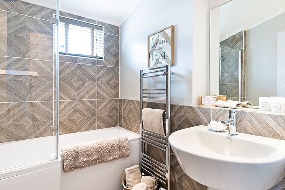 Camellia Lodge - Florence Springs Lakeside Lodges, St Florence, Tenby