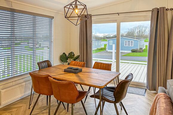 Walnut Lodge - Florence Springs Lakeside Lodges, St Florence, Tenby