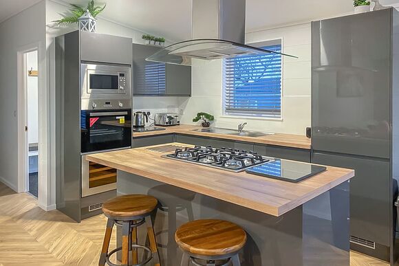 Walnut Lodge - Florence Springs Lakeside Lodges, St Florence, Tenby