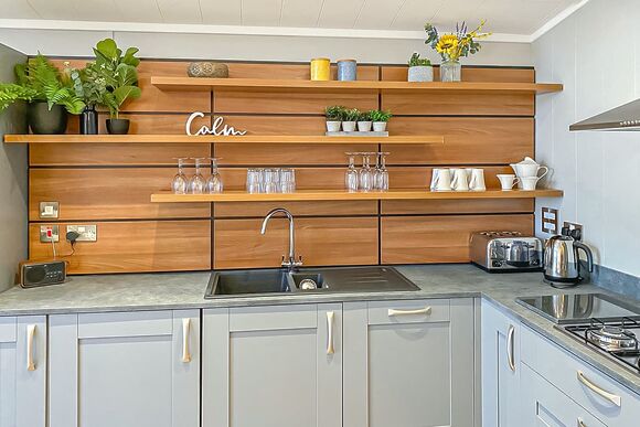 Honeysuckle Lodge - Florence Springs Lakeside Lodges, St Florence, Tenby