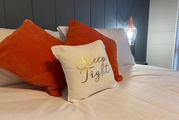 Honeysuckle Lodge - Florence Springs Lakeside Lodges, St Florence, Tenby