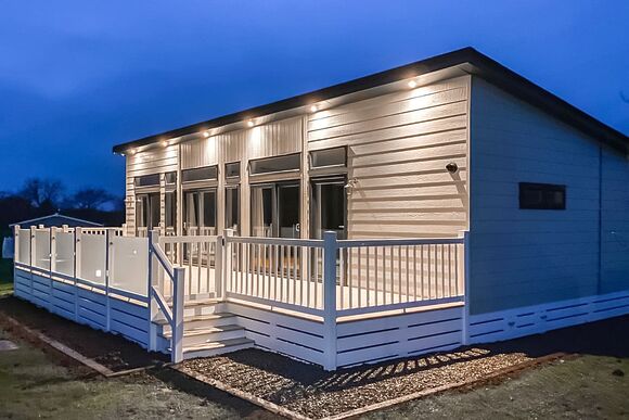 Adventure Lodge - Florence Springs Lakeside Lodges, St Florence, Tenby