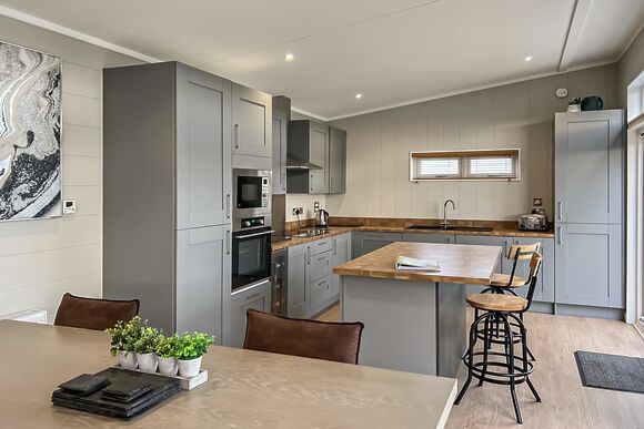 Adventure Lodge - Florence Springs Lakeside Lodges, St Florence, Tenby