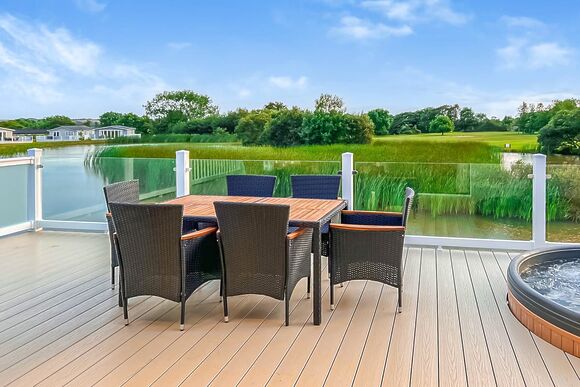 Superior Lakeside 3 - Florence Springs Lakeside Lodges, St Florence, Tenby