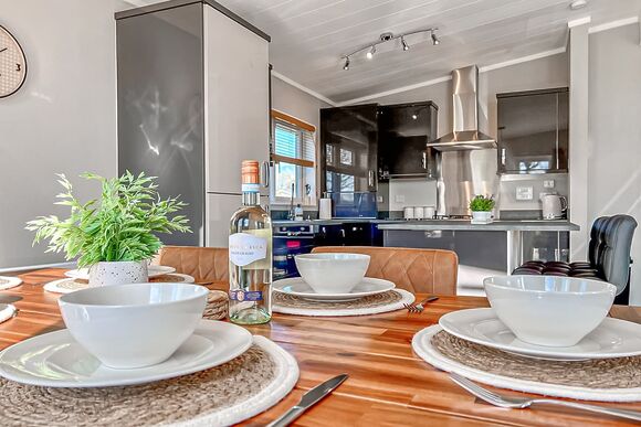 Monterey Lodge - Florence Springs Lakeside Lodges, St Florence, Tenby