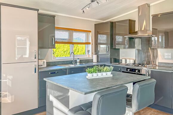 Monterey Lodge - Florence Springs Lakeside Lodges, St Florence, Tenby